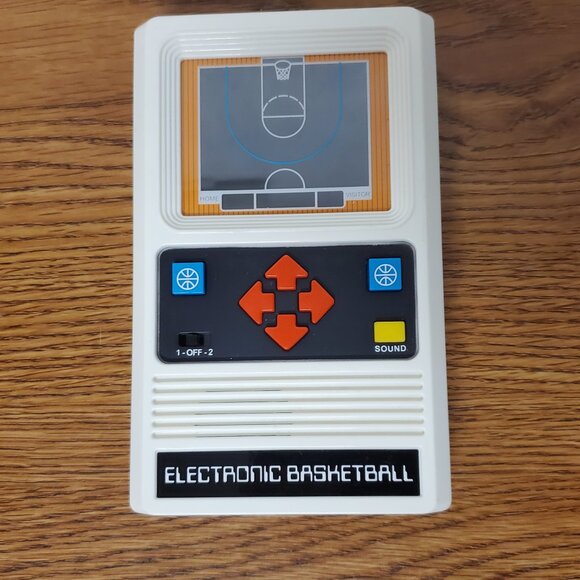 Electronics Handheld Game - Mattel Basketball Game - Tested and Works Great - Picture 1 of 3